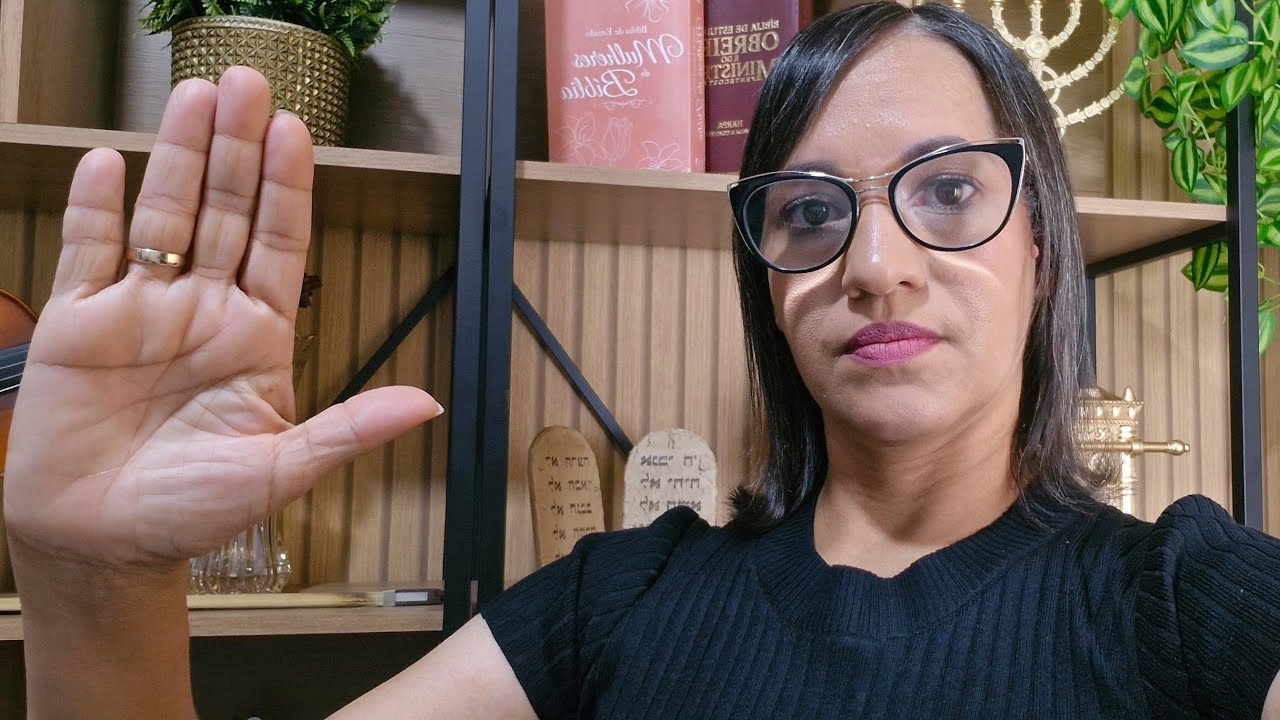 UMA PESSOA ESTÁ PENSANDO EM VC E VAI ACABAR COM ESSE AFASTAMENTO.