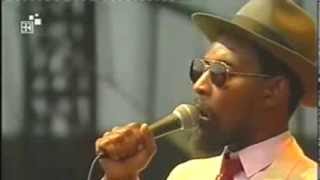 Lindon Kwesi Johnson  live  -  Reggae Fi Peach