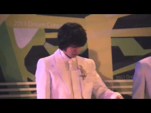 [fancam]110528 DreamConcert Heechul eating and singing FTisland