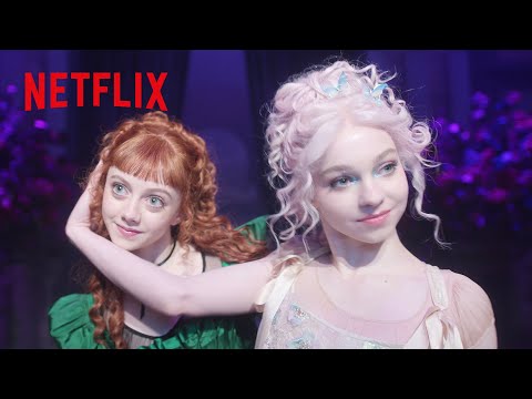 レディー・ガガ - The Dead Dance with イーニッド&アグネス | ウェンズデー | Netflix Japan