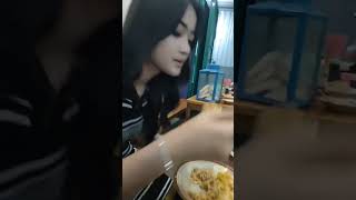 Download lagu Yesa Oktavia makan nasi goreng.. mp3