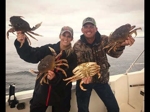 MASSIVE Dungeness CRAB {Catch Clean Cook} With UNDERWATER VIEW