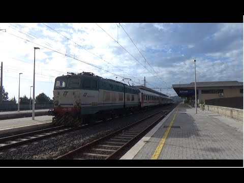 E656.039 sull' IC 722 Siracusa - Messina Centrale, in partenza da Acireale