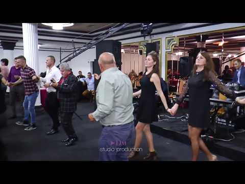 Axinte de la Vacanta Mare - Show de ziua Femeii - Parodii muzicale , Bancuri - NOU 2018