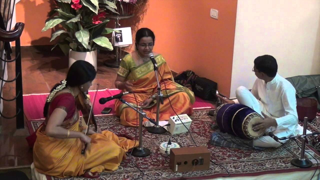 Saraswathi Bhagavathim, Hamsavinodini - Akshay accompanying Vasudha Ravi