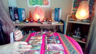 TAURO!! 🔮 Alguien te quiere en su vida, trabaja en ello!! Recuerda que viniste a crecer, explora!!