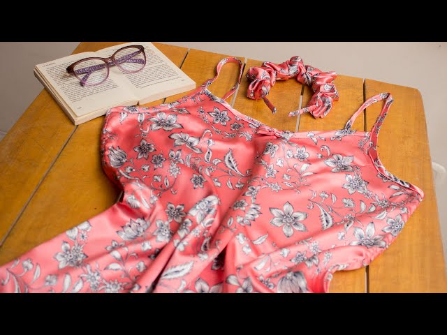 Vídeo relacionado con Saten Pijama Mujer Verano Women Secret Pijamas de satén para mujer, pijamas de 4 piezas, conjunto de ropa de dormir y pantalones de manga corta, conjuntos Camison Sexy Mujer Saten Camisones (White, L)