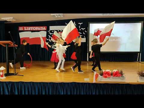 "Wolność" inscenizacja muzyczna w wykonaniu szkolnej grupy "Wesołe Nutki"