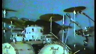 LOUIE  BELLSON ,dr  ,,drops the  beater,, on the drums solo..