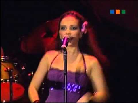 Natalia Oreiro . Venenosos de Siempre . Y te vas conmigo - Caliente - Valor . Recital Tahiti 2005