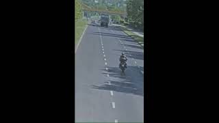 Wideo: Motocyklista jecha� na jednym kole. Policjanci z Lubina odebrali mu prawo jazdy