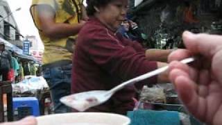 preview picture of video 'Papaya Salad and Banana Che in Da Nang Cho Con Market'