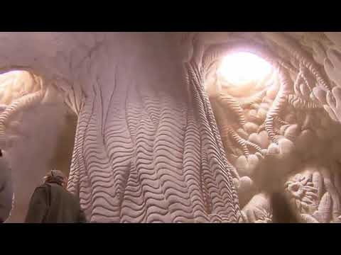 128,000 Dominoes Falling into past a journey around world 2 Guinness World Records) YouTube - 2020