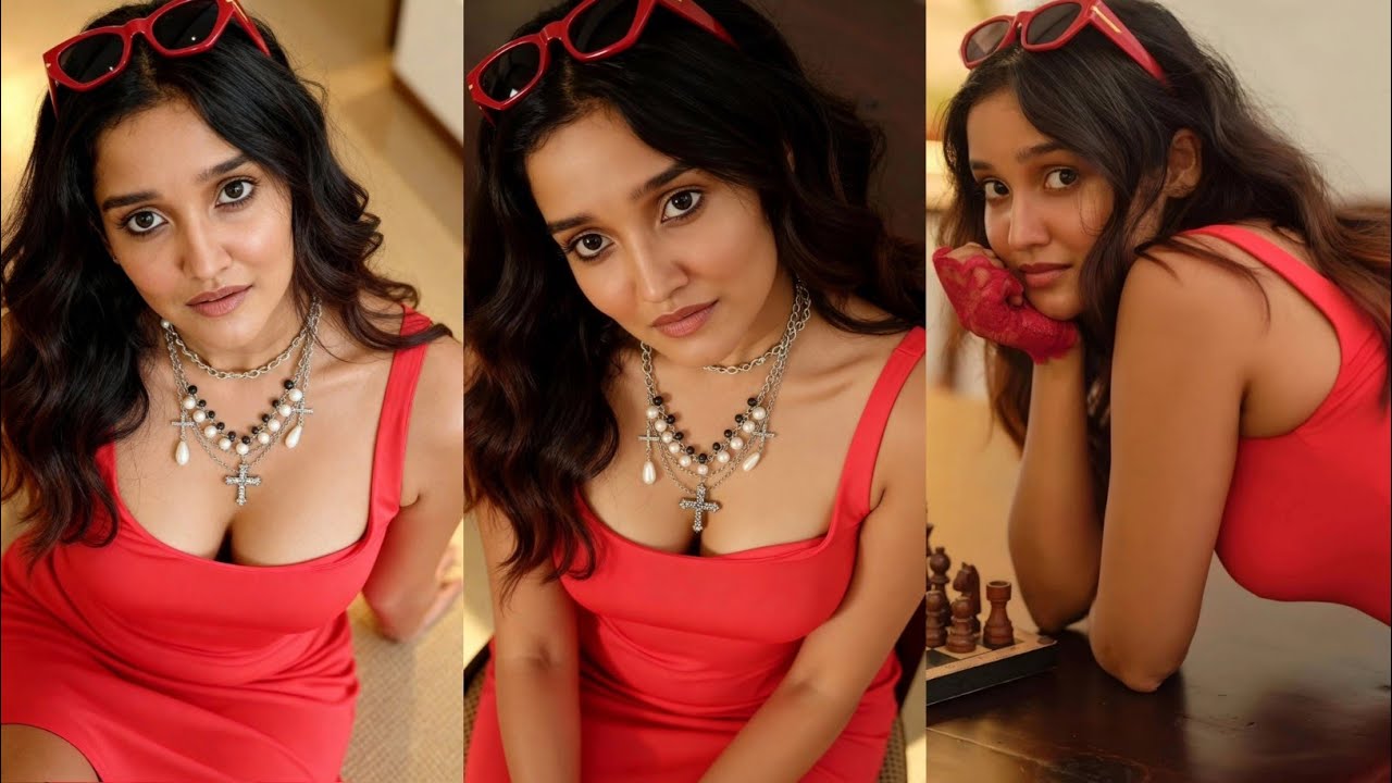 Anikha Surendran sexy cleavage