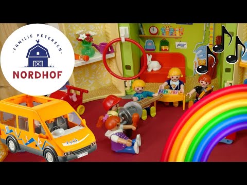 PLAYMOBIL Film Familie Petersen - Nordhof Folge 18 🚌🌈​​🏡 Kindergarten + Instrumenten-Stück 🥁🎶​​🎸