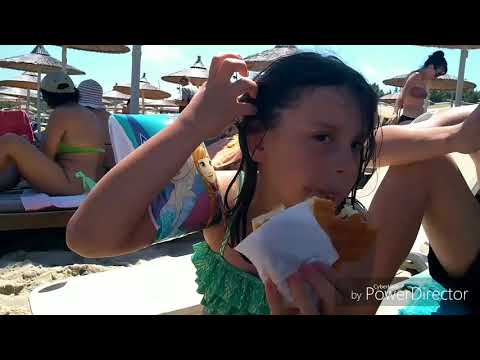 Nena Nensi on the beach