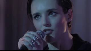 Savages - 03. Evil + Interview (Live at Album de la Semaine)