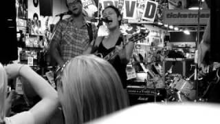 Holly McNarland &quot;You&#39;ll Forget About Me&quot;