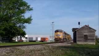 preview picture of video 'UP 5310 West - Leads the M337 at Genoa, Illinois on 5-23-2014'