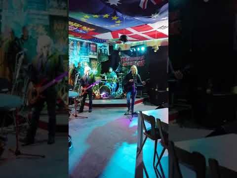 ,, Two Smoke and the other one "im Hopfen zu Altshausen