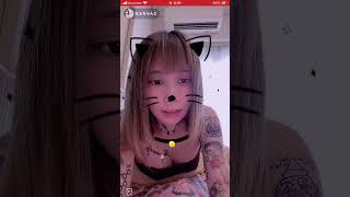 ライブ配信　刺青美女の胸チラ　谷間　チクポチ　nipslip