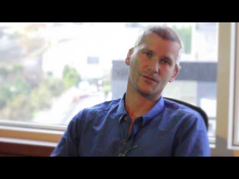 Tony svarar på frågor om sin hårtransplantation