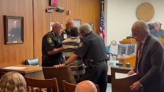 Saginaw murderer goes limp on hearing jury's verdicts