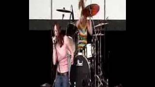 The Donnas - It's On The Rocks (V Festival 2002)