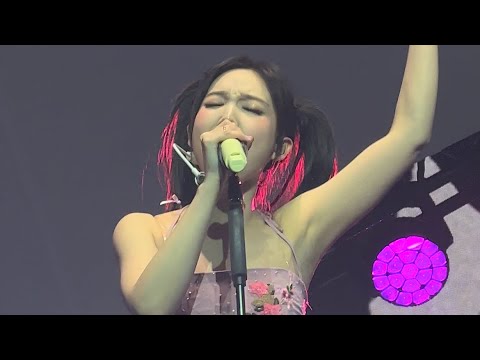 230506 Twice Ready to be in Melbourne D1 - queen of hearts (nayeon focus)