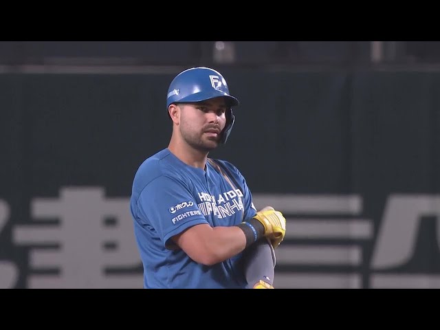 【4回表】ファイターズ・ヌニエス 来日初打点となるタイムリー2ベースヒットを放つ!! 2022年3月27日 福岡ソフトバンクホークス 対 北海道日本ハムファイターズ