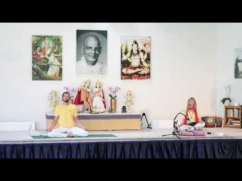 Yogastunde Mittelstufe "Variationen" mit Sharima - Yoga Vidya Live,  18.04.2022, 16:20 Uhr