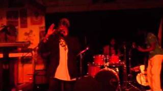 Iwayne i need her in my arms live