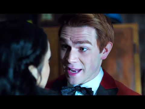 Archie and Veronica kisses season 1