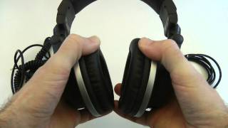 Video thumbnail for Audio Technica ATH-Pro 700 Mk2 Headphones Review by Geekanoids