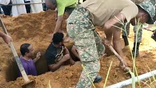 Download lagu bacaan tahlil di kubur arwah ayah sahabat.. mp3