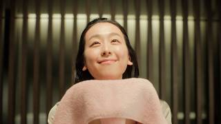 浅田真央、リラックスした瞬間の表情は必見！ゴージャスな空間でドレスアップした姿も披露　ホットマン株式会社新CM