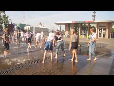 Fountain, girls and swimming at the end of summer!/Фонтан, девушки и купания на исходе лета!