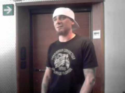 AX Vs I TERRORISTI DEL WEB