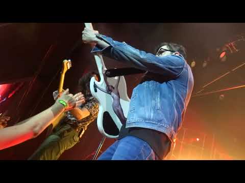 Weezer - Pink Triangle Live in The Woodlands / Houston, Texas