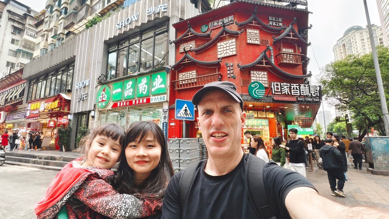 CHINA EN DIRECTO: GUIYANG A FONDO - DÍA 1 (MÓVIL DE LELE EN COMISARÍA) | Jabiertzo