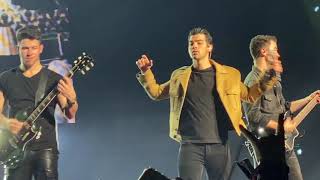 Jonas Brothers Play my music/World War III/Hold on/Tonight Live Forum Assago Milano 14/02/2020