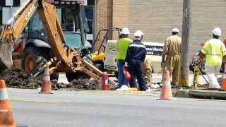 preview picture of video 'Gas Main leak on 63rd Street in Raytown'