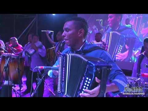 Farid Ortiz Aunque mal paguen ellas en vivo HD