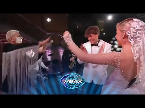 Momenti kur çifti Elijona & Klodi mbulohet me para