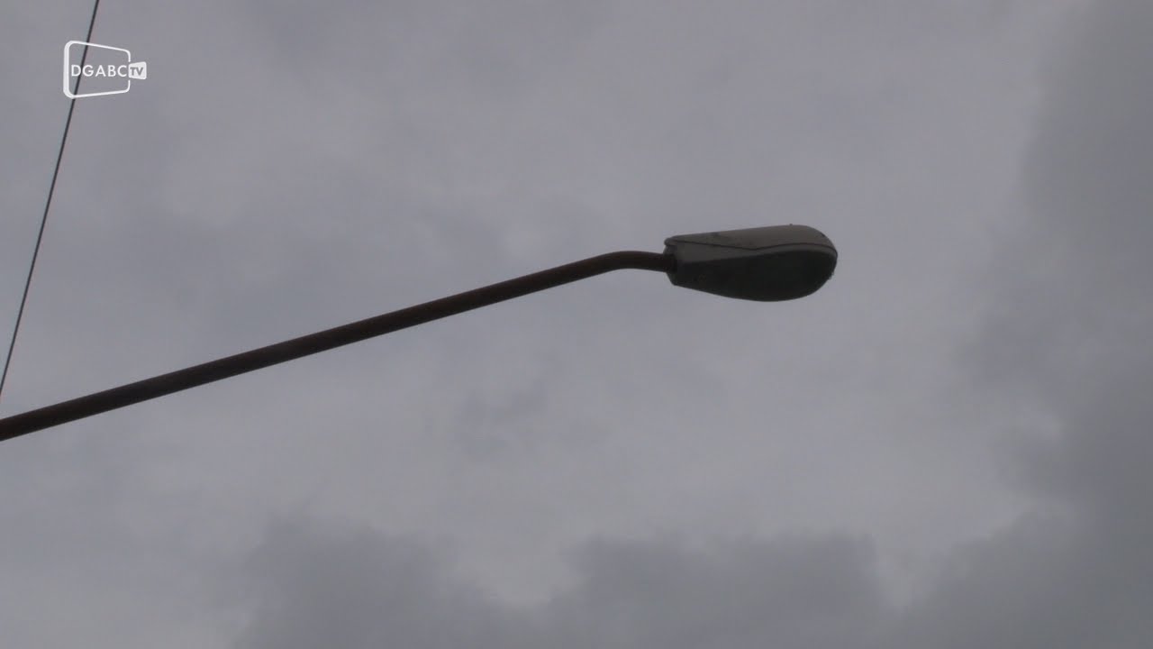 Falta de iluminação causa transtorno para moradores; veja vídeo