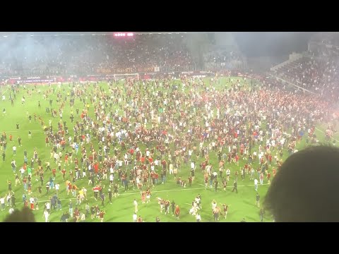 Ambiance football Metz-Bastia 3-2 et envahissement de terrain !