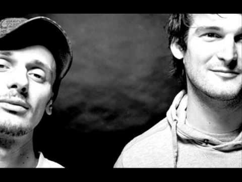 Akkezdet Phiai - Franchize