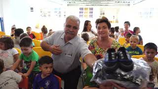 Prefeitura de Irati entrega de kits de uniformes para alunos da rede municipal