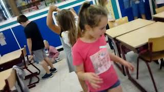 De standbeelden van het vierde leerjaar...