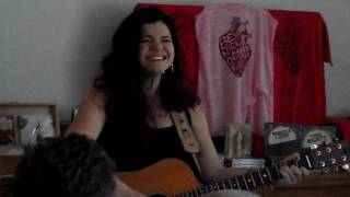 Rebecca Loebe - cannonball bij huisconcert Ter Aar 31-5-2015